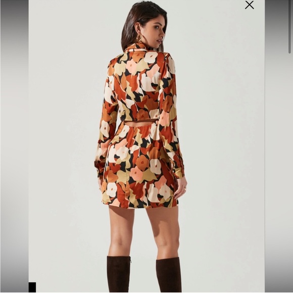 🆕(NWT) ASTR the Label Long-Sleeved Satin Floral Shirt Dress. XL - Picture 7 of 8